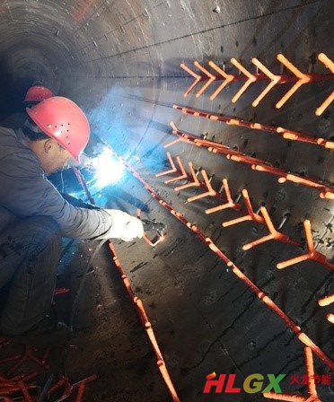 金属锚固件缠胶布